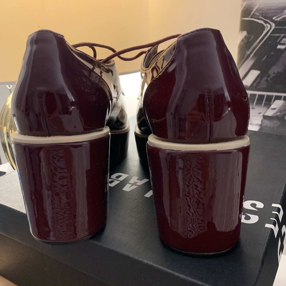 Burgundy platform patent leather oxfords - Picture 5 of 6